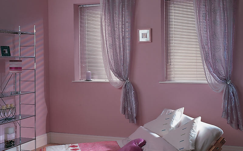 Aluminium venetian blinds in a pink girls bedroom